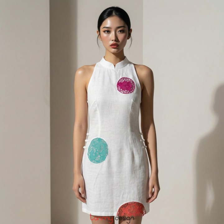 Halter dress with Mandarin collar and three-color lace